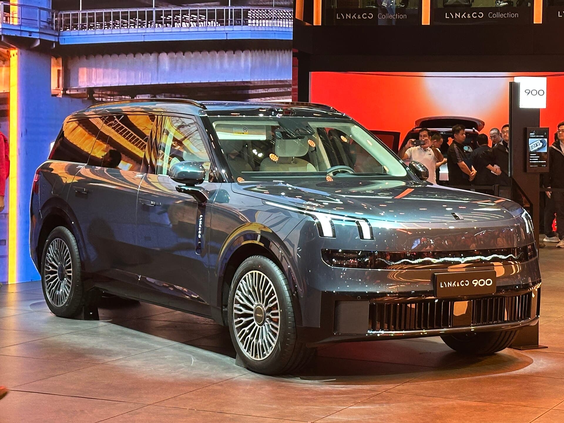 Lynk & Co 900
