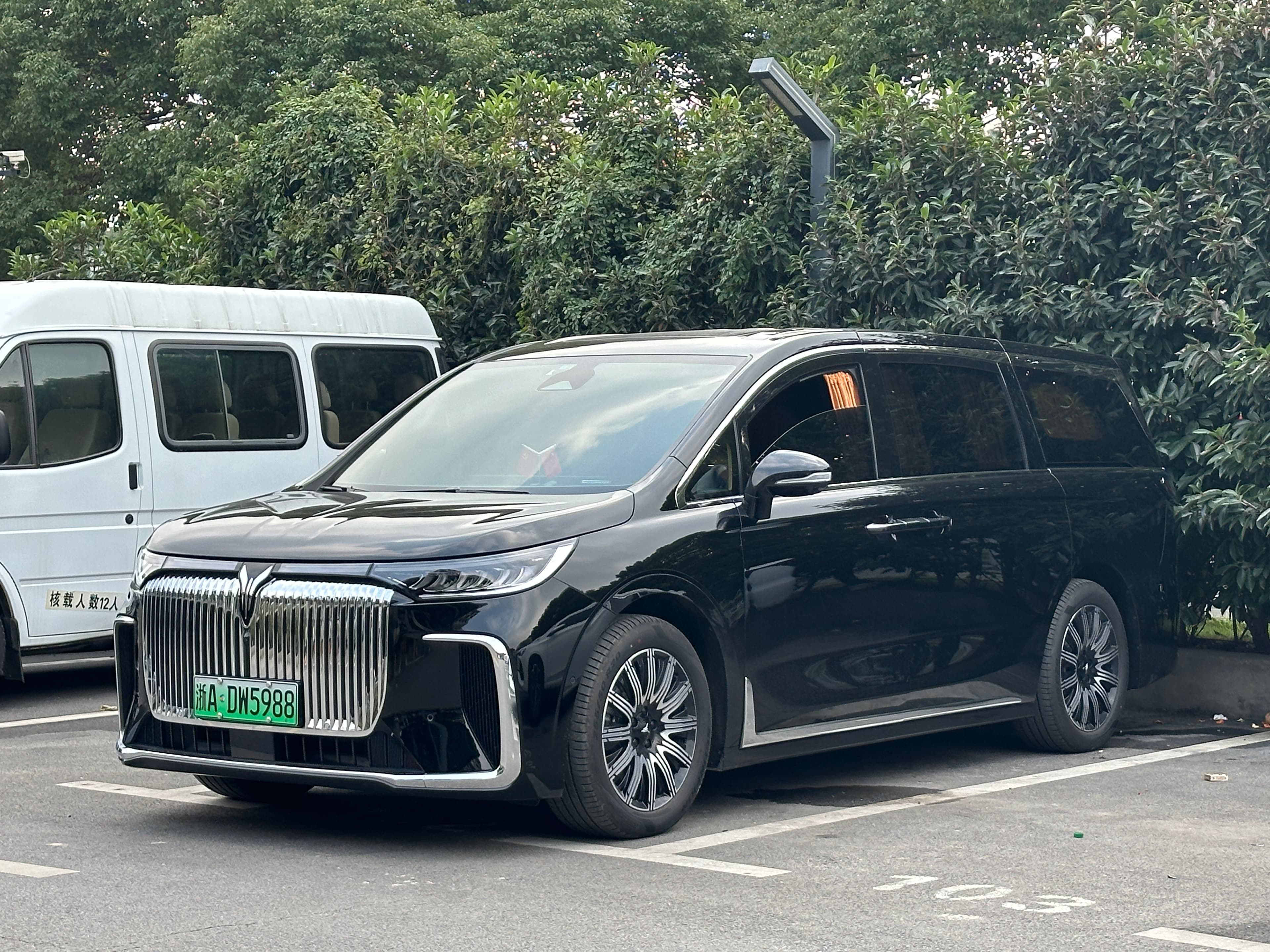 Luxury MPV intent